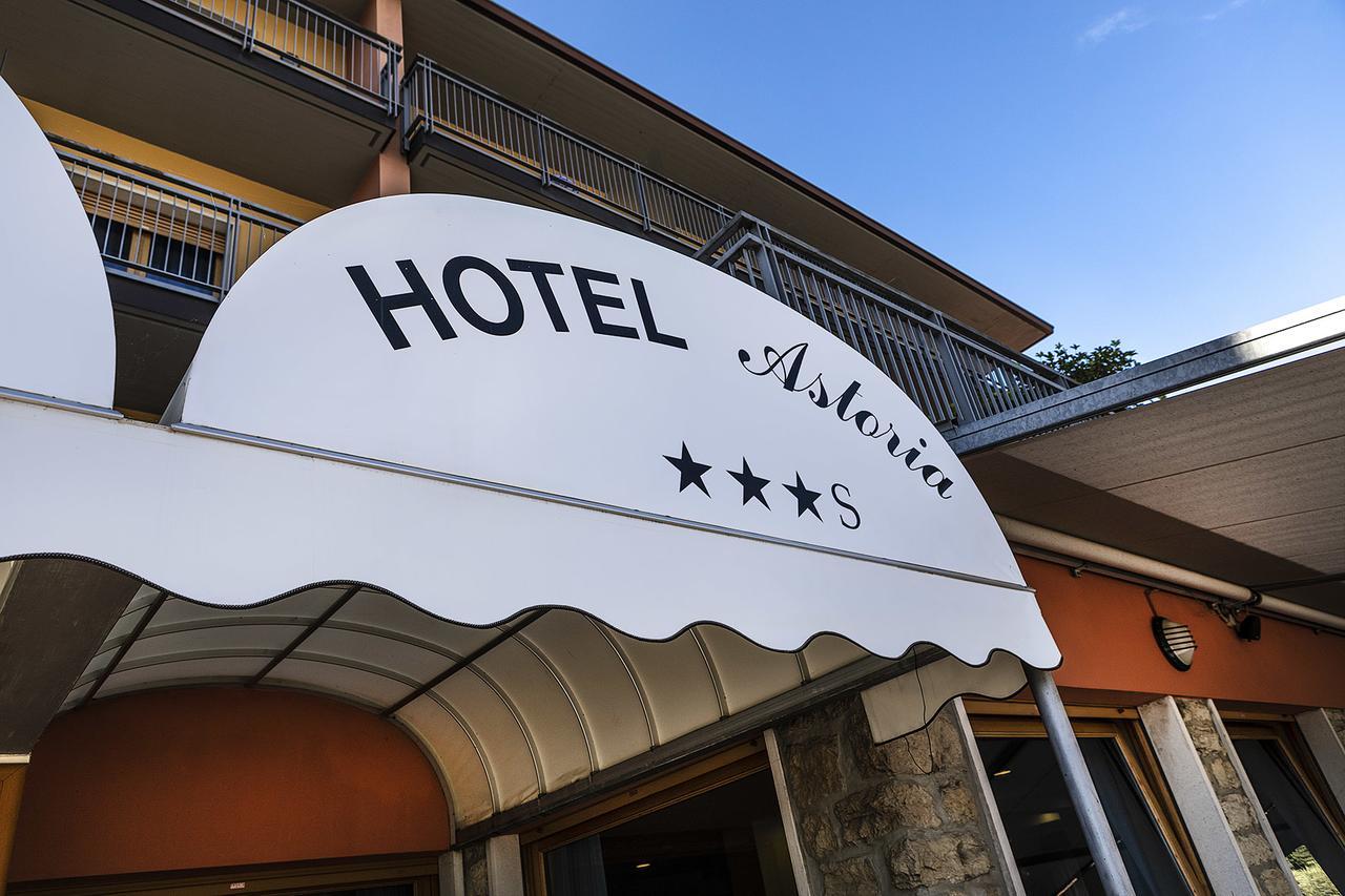 Hotel Astoria - 3Stelle S Малчезине Екстериор снимка